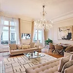Chic Haussmann Apartment