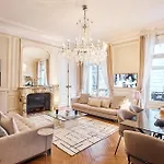 Chic Haussmann Apartment